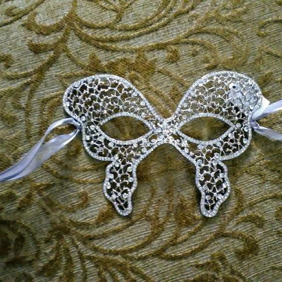 Accessories - Rhinestone masquerade mask NWT